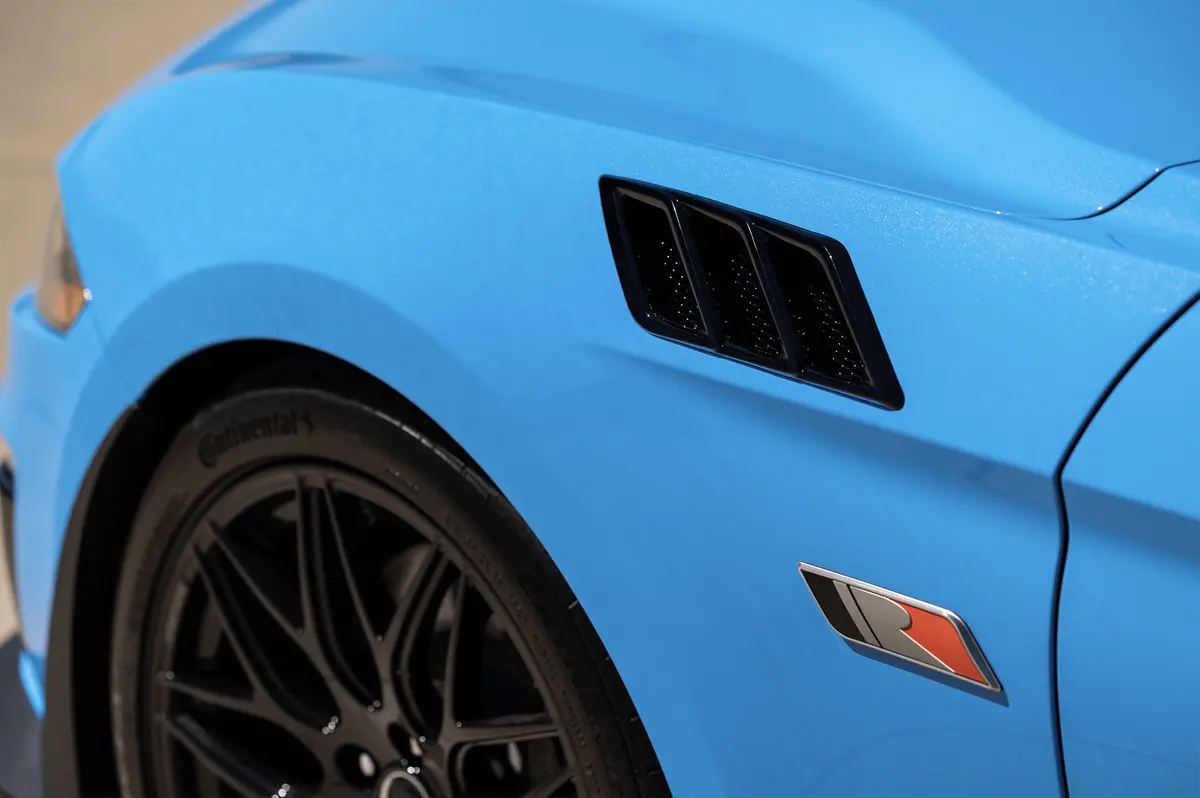 2015-2023 Roush Mustang Fender Vent Heat Extractors - Gloss Black 2