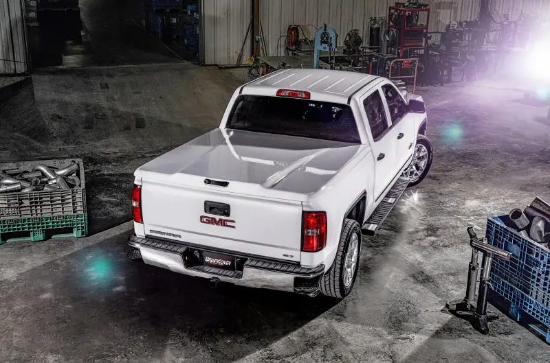 Undercover Elite Lx Hard Tonneau Cover – Silver Ice Finish For 2019–2020 Gmc Sierra 1500 (Excludes Multipro Tailgate Models) 2